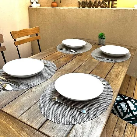 Centre, 3 Chambres, 2 Salles De Bain, Clim, Terrasse, Wifi Apartment *